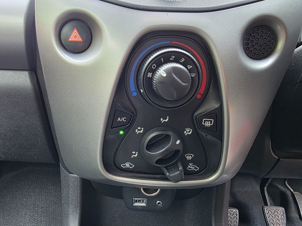 Used Toyota AYGO 2015 for sale - 75573084: Photo 24