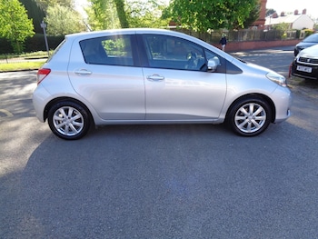 Used Toyota Yaris 2013 for sale - 79137056: Photo