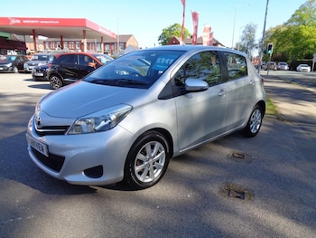 Used Toyota Yaris 2013 for sale - 79137056: Photo