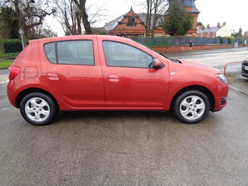 Used Dacia Sandero 2015 for sale - 79137045: Photo