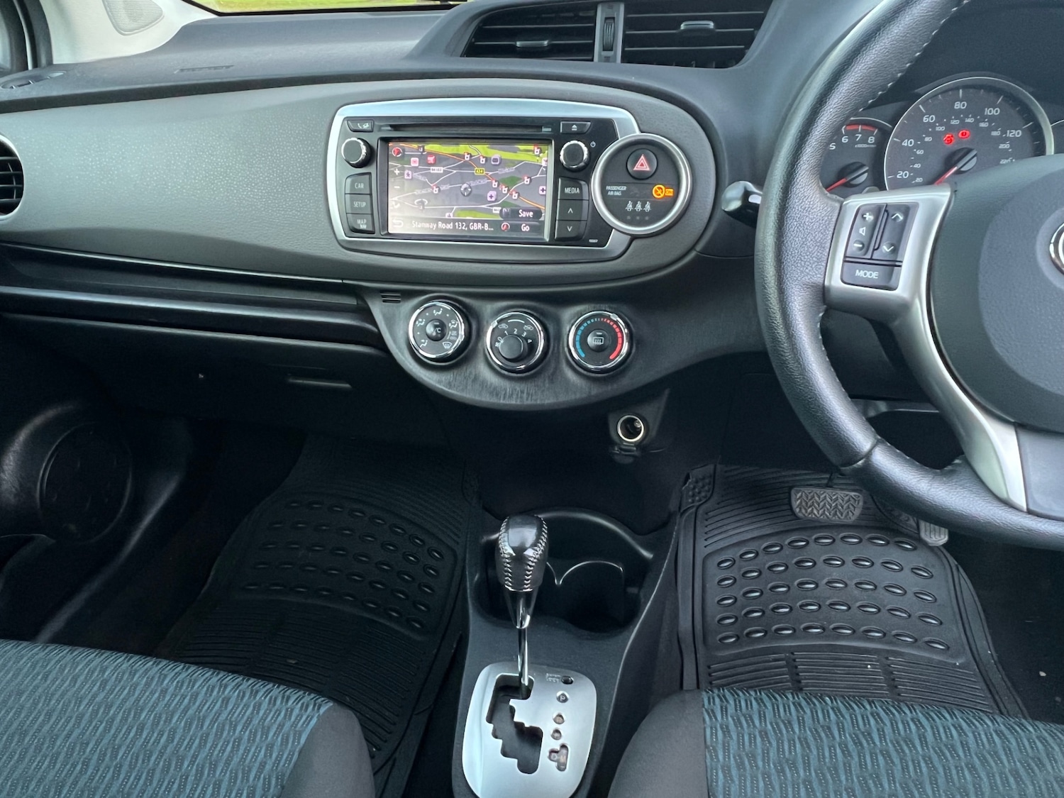 Used Toyota Yaris 2012 for sale - 76490491: Photo 19