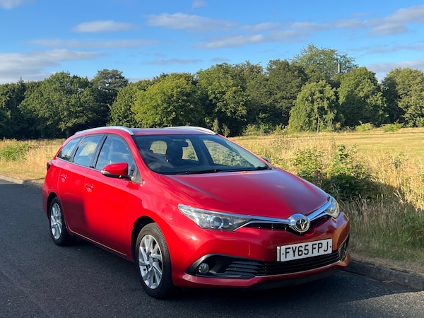 Used Toyota Auris 2015 for sale - 75367017: Photo 2