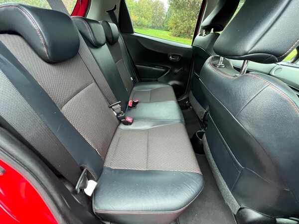 Used Toyota Yaris 2012 for sale - 76273080: Photo 17