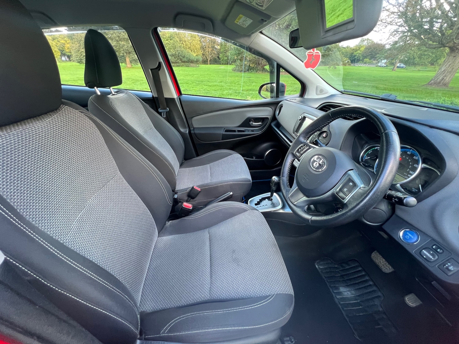 Used Toyota Yaris 2015 for sale - 76796628: Photo 15