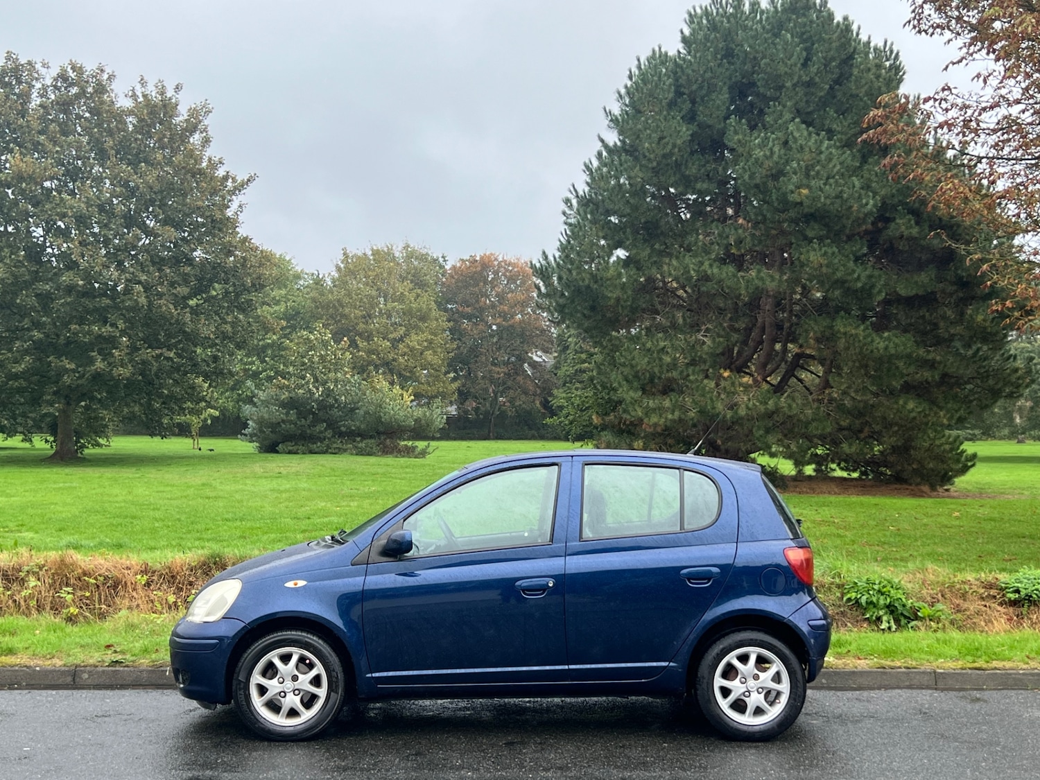 Used Toyota Yaris 2004 for sale - 76643824: Photo 11