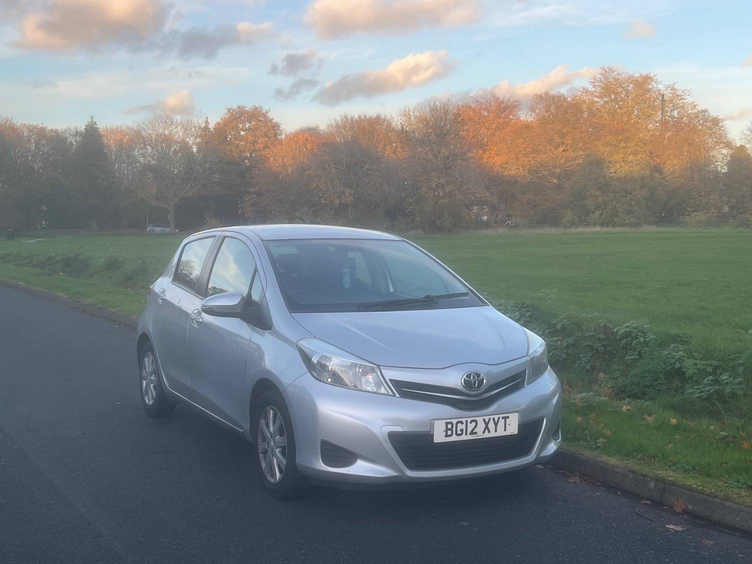 Used Toyota Yaris 2012 for sale - 76931409: Photo 2