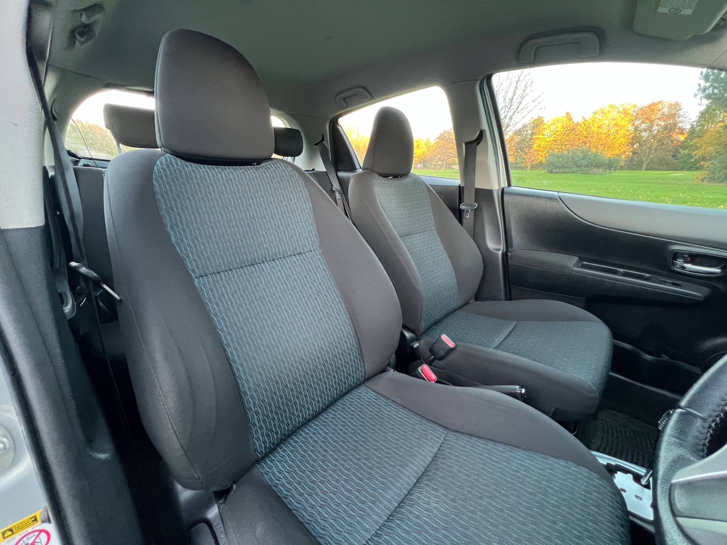 Used Toyota Yaris 2012 for sale - 76931409: Photo 20