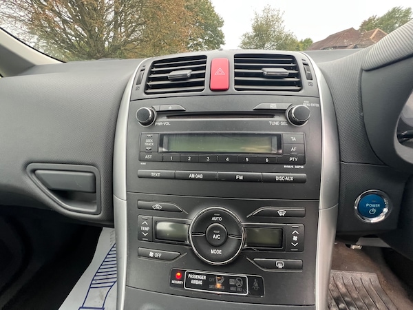 Used Toyota Auris 2010 for sale - 76082830: Photo 17
