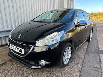Used Peugeot 208 2014 for sale - 77358050: Photo