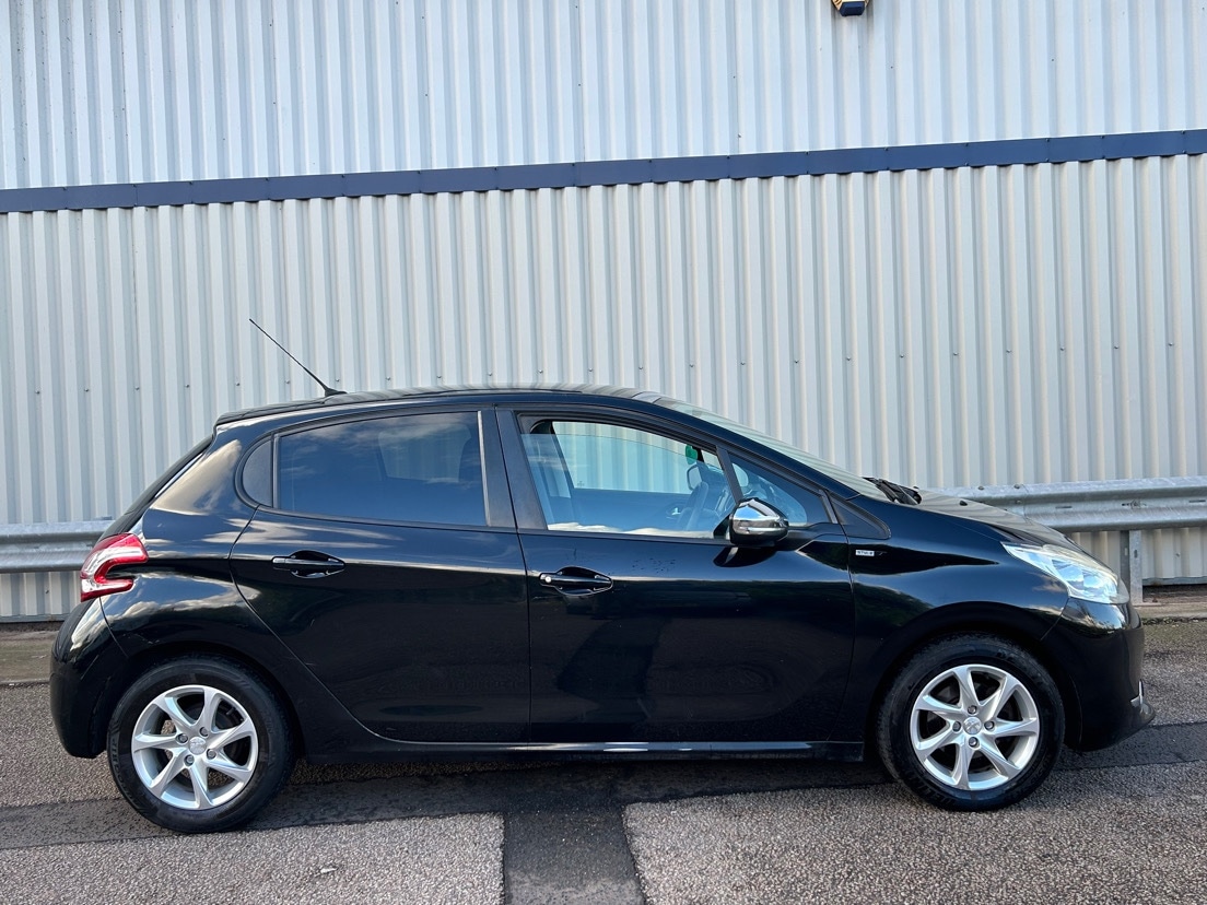 Used Peugeot 208 2014 for sale - 77358050: Photo 4