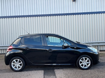 Used Peugeot 208 2014 for sale - 77358050: Photo