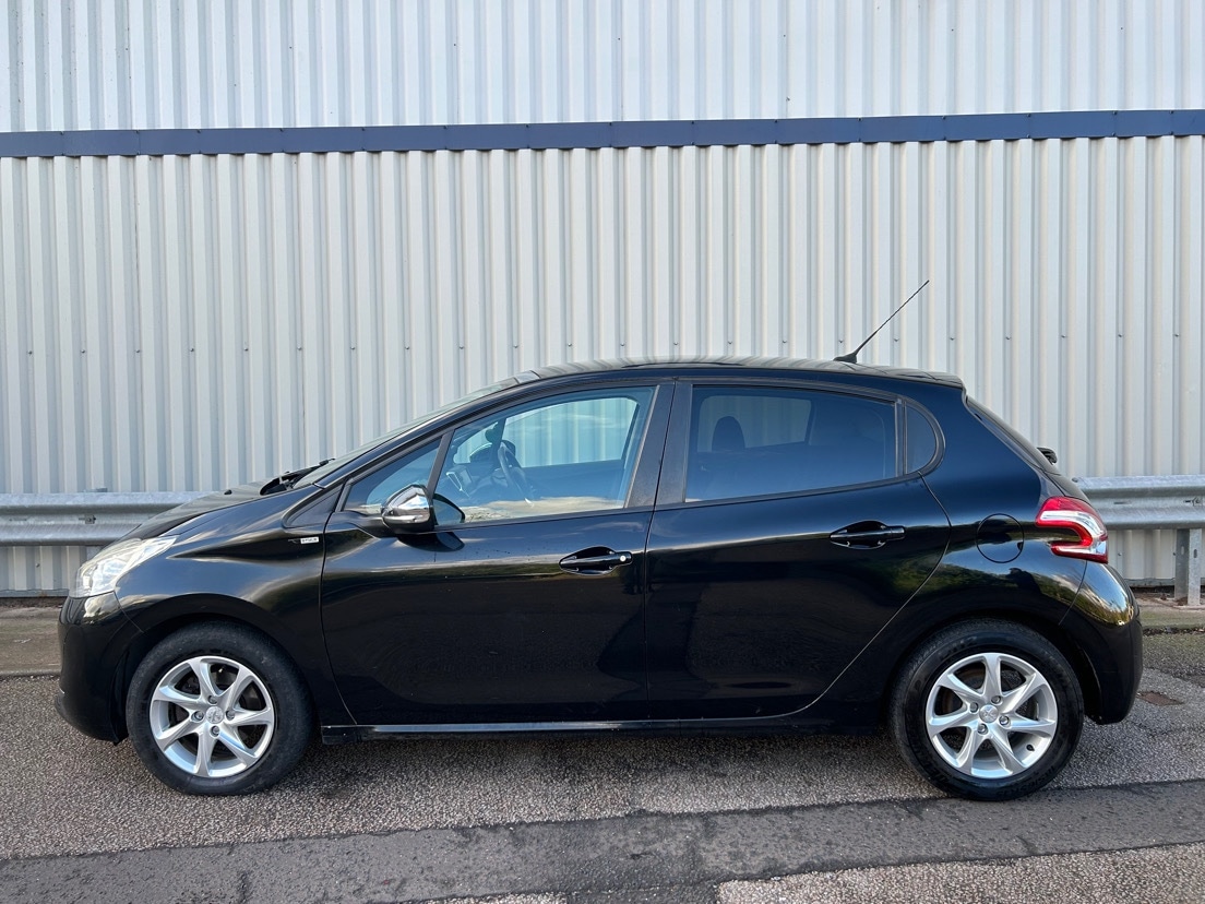 Used Peugeot 208 2014 for sale - 77358050: Photo 5