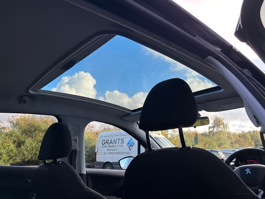 Used Peugeot 208 2014 for sale - 77358050: Photo 9