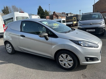 Used Ford Fiesta Van 2016 for sale - 77720017: Photo