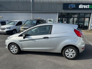 Used Ford Fiesta Van 2016 for sale - 77720017: Photo