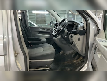 Used Volkswagen Transporter 2022 for sale - 77342001: Photo