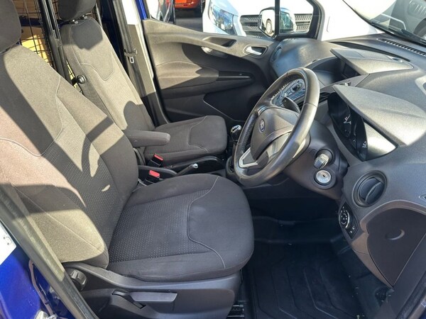 Used Ford Transit Courier 2016 for sale - 76203139: Photo 17