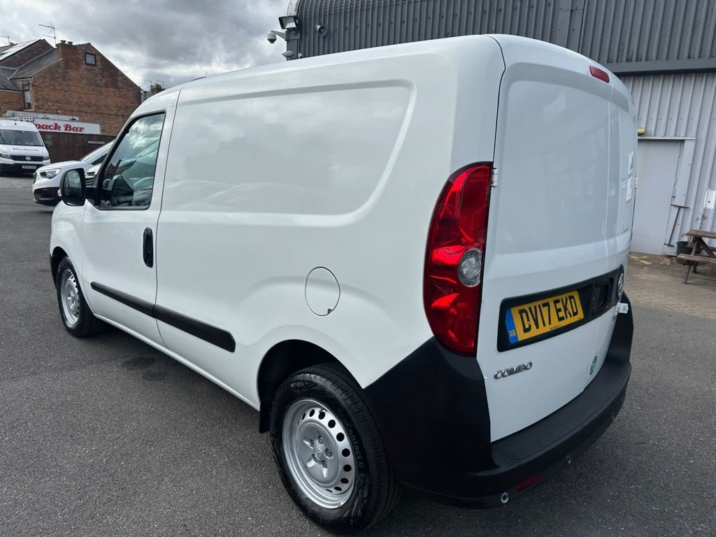 Used Vauxhall Combo 2017 for sale - 75685239: Photo 4