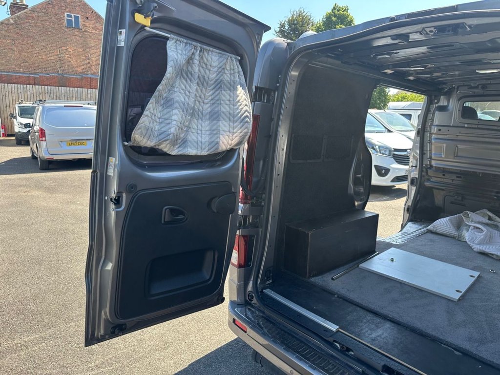 Used Vauxhall Vivaro 2018 for sale - 77666615: Photo 9