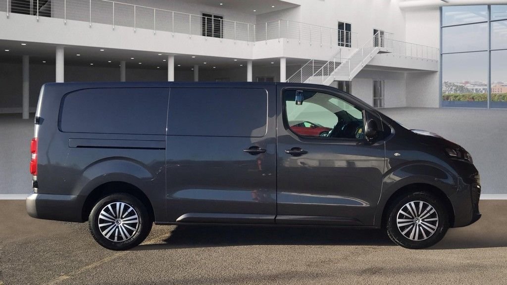 Used Vauxhall Vivaro 2019 for sale - 77133240: Photo 4