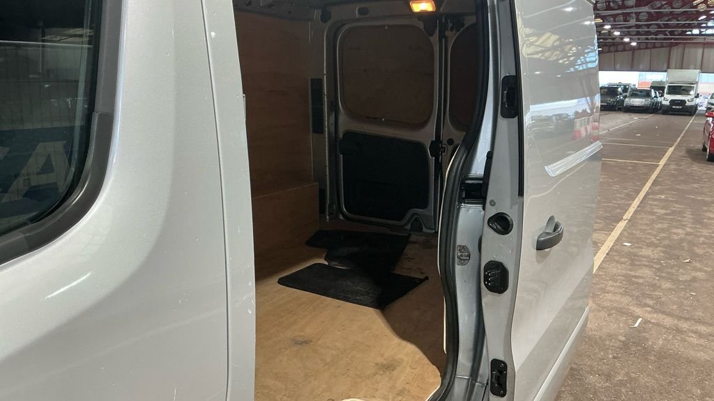 Used Vauxhall Vivaro 2015 for sale - 77534664: Photo 11