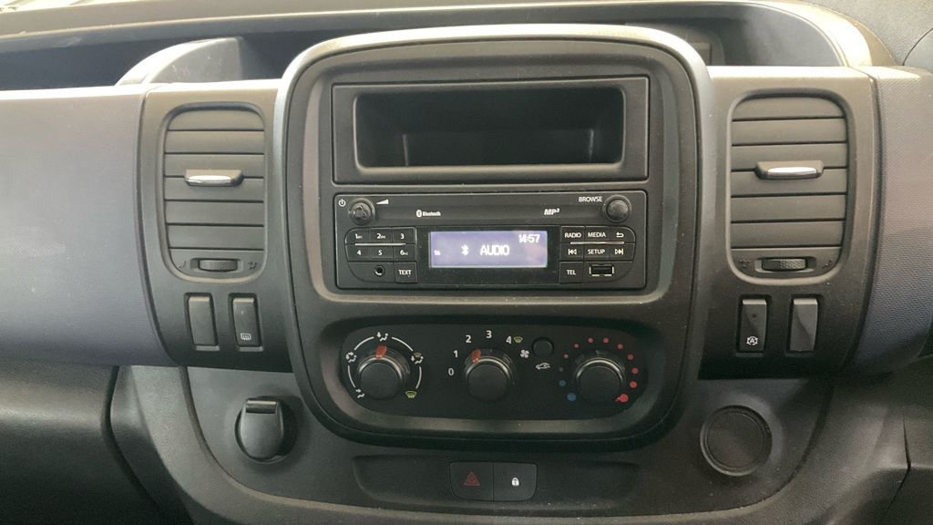 Used Vauxhall Vivaro 2016 for sale - 77680854: Photo 12