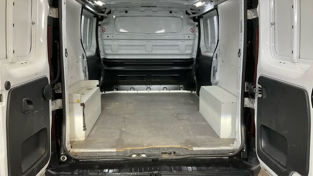 Used Vauxhall Vivaro 2016 for sale - 77680854: Photo 16