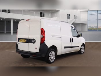 Used Vauxhall Combo 2018 for sale - 77342073: Photo