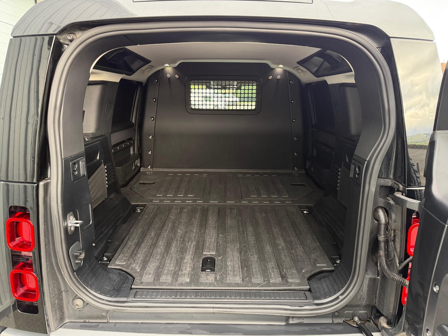 Used Land Rover Defender 2023 for sale - 77818494: Photo 14