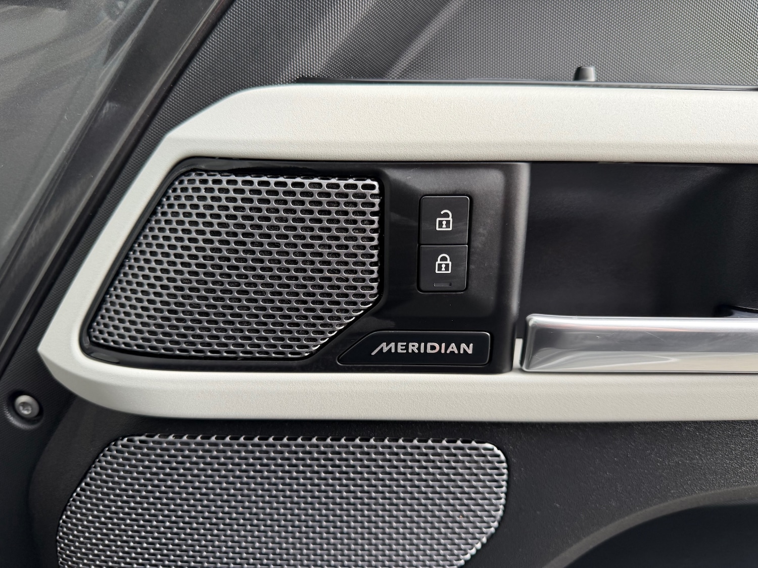 Used Land Rover Defender 2023 for sale - 77818494: Photo 17