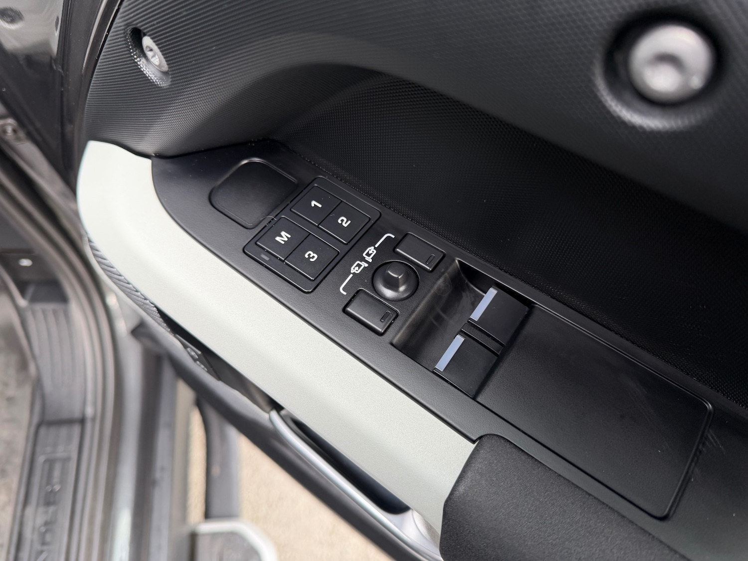 Used Land Rover Defender 2023 for sale - 77818494: Photo 18