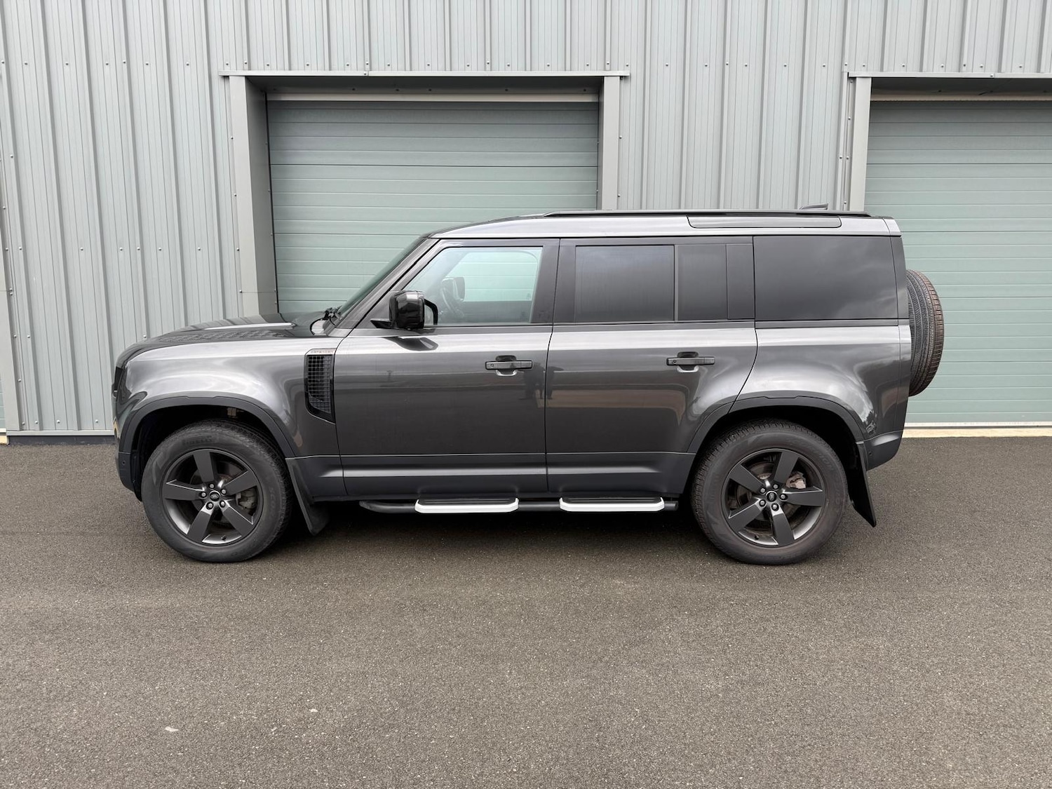 Used Land Rover Defender 2023 for sale - 77818494: Photo 2