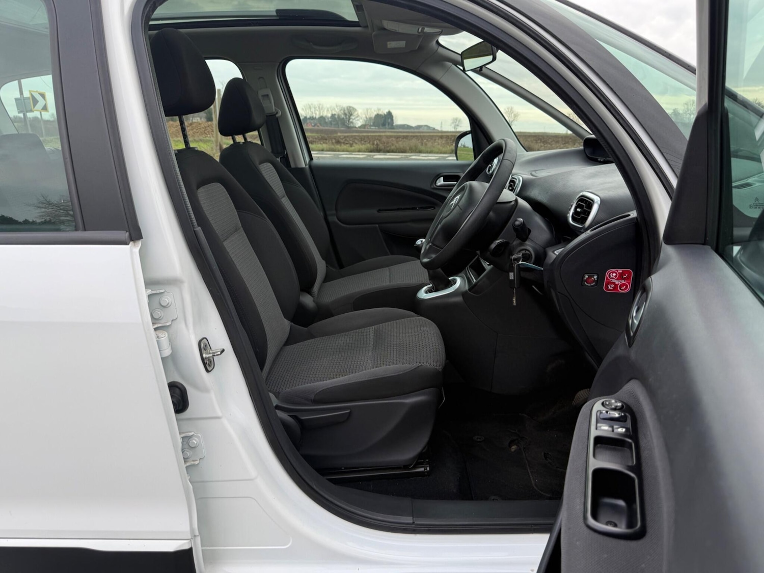 Used Citroen C3 Picasso 2014 for sale - 76965461: Photo 46