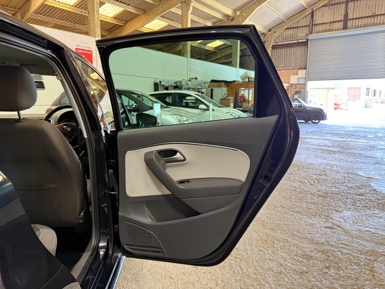 Used Volkswagen Polo 2015 for sale - 76832086: Photo 9