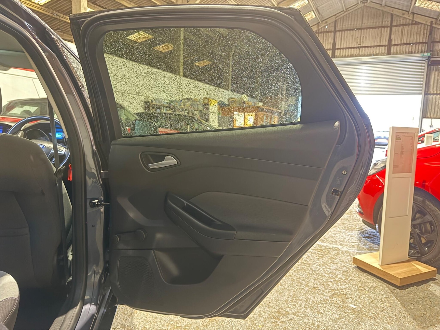 Used Ford Focus 2011 for sale - 76865345: Photo 15