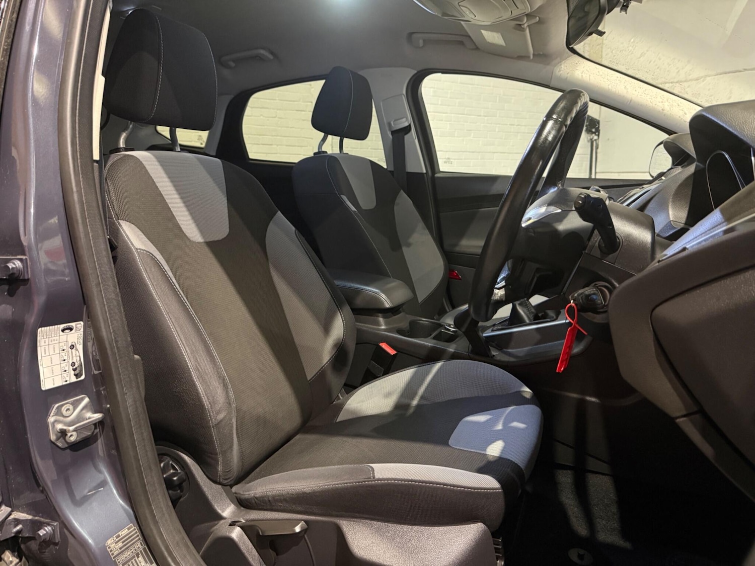 Used Ford Focus 2011 for sale - 76865345: Photo 26