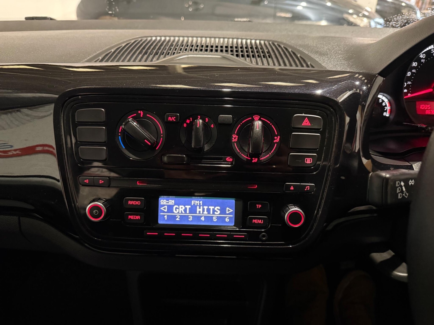 Used Volkswagen up! 2014 for sale - 77155596: Photo 32