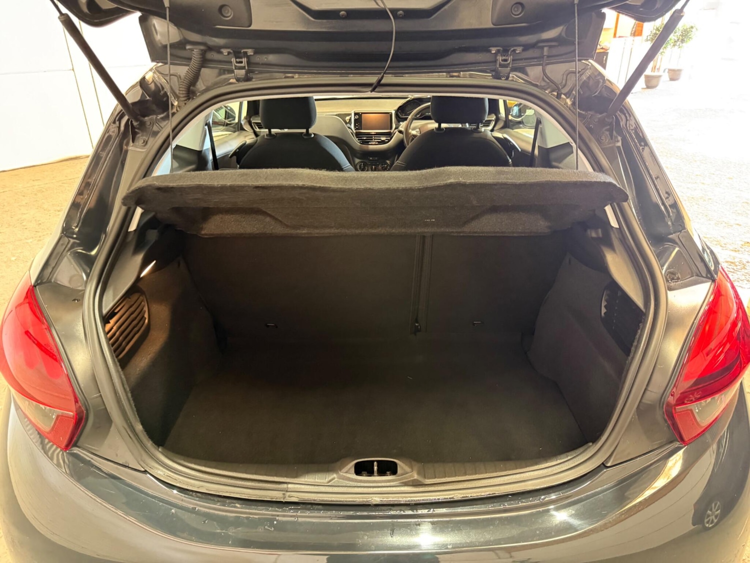 Used Peugeot 208 2017 for sale - 77723241: Photo 14