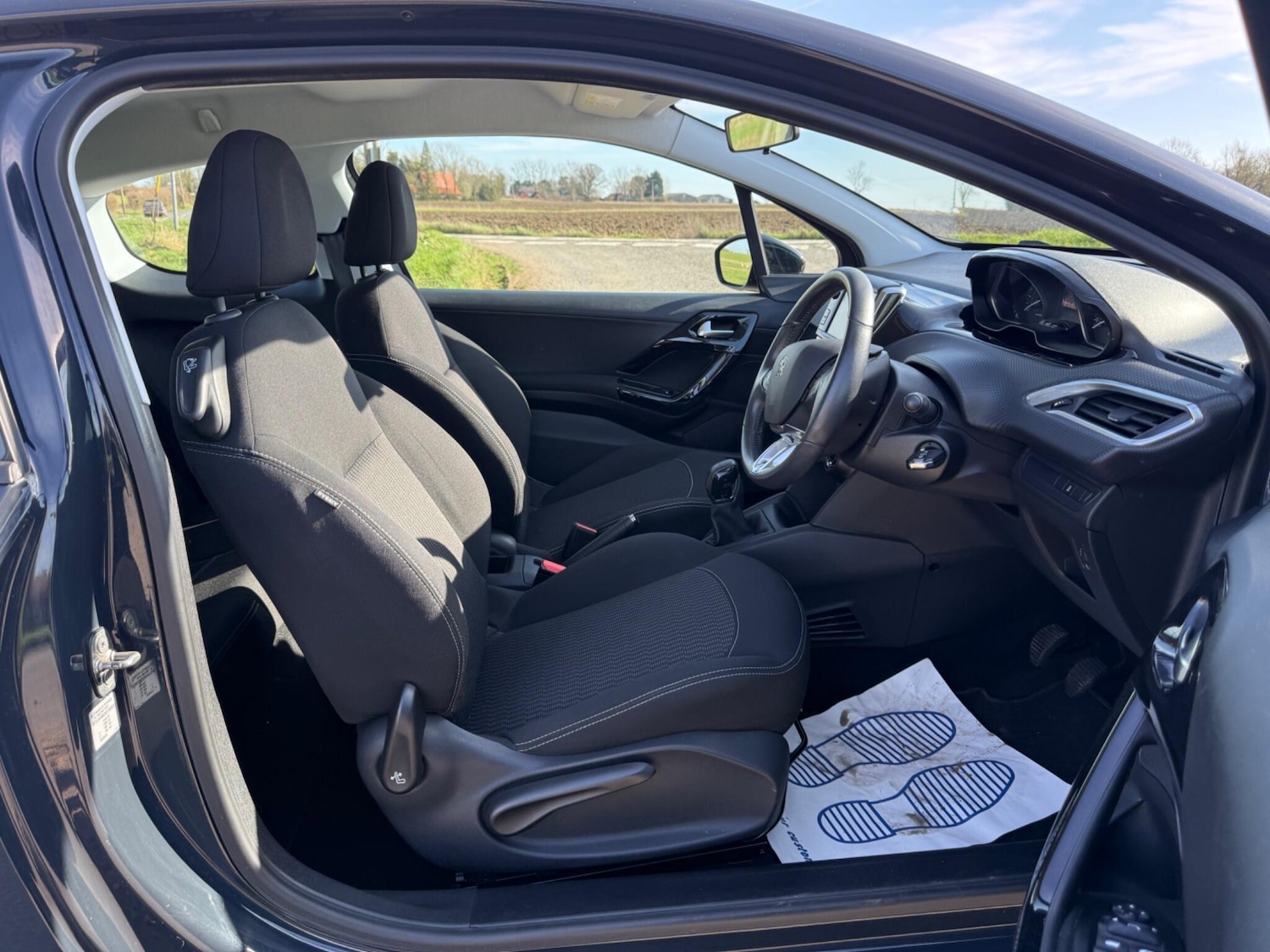 Used Peugeot 208 2017 for sale - 77723241: Photo 46