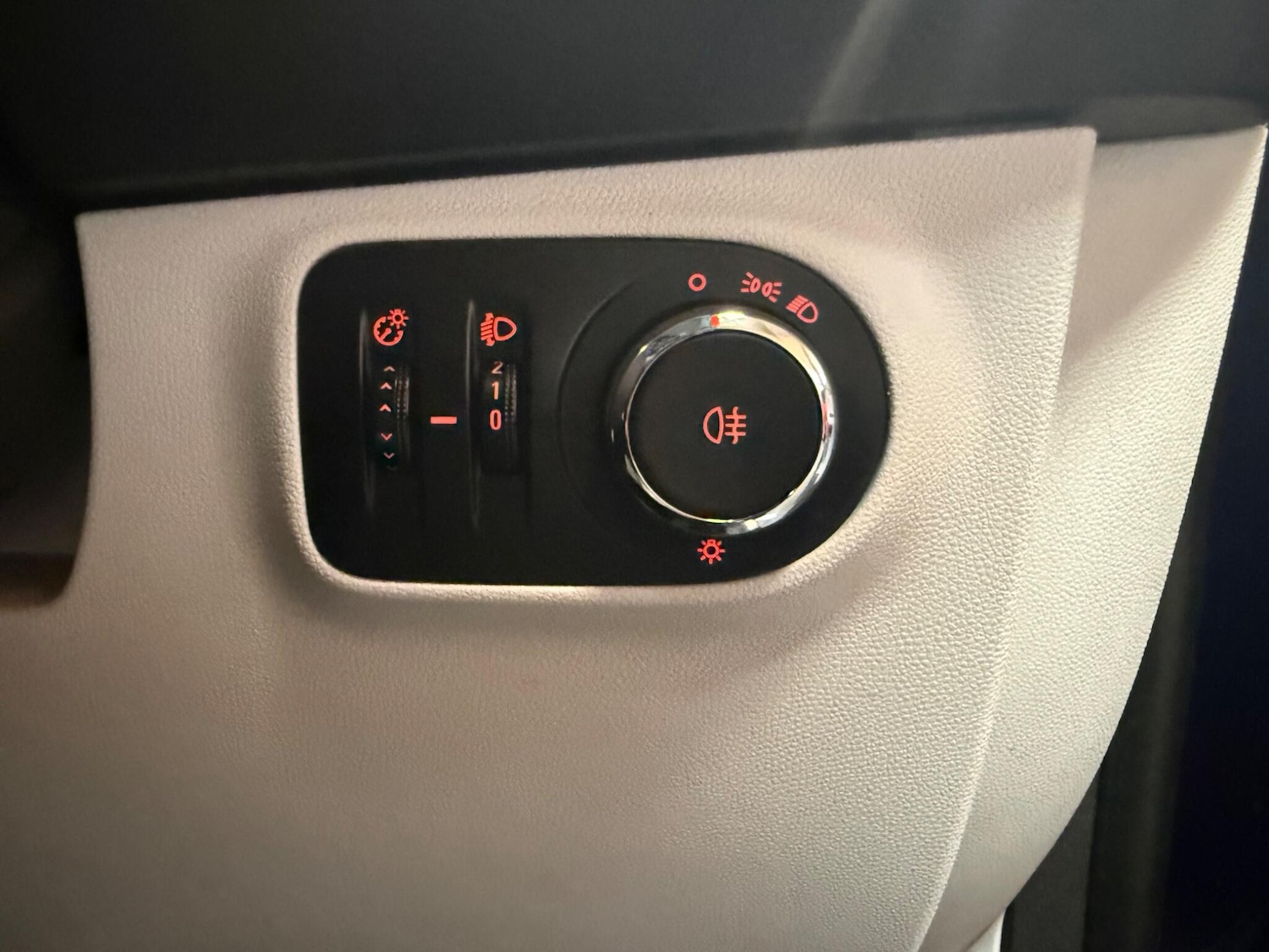 Used Vauxhall ADAM 2013 for sale - 78072083: Photo 25