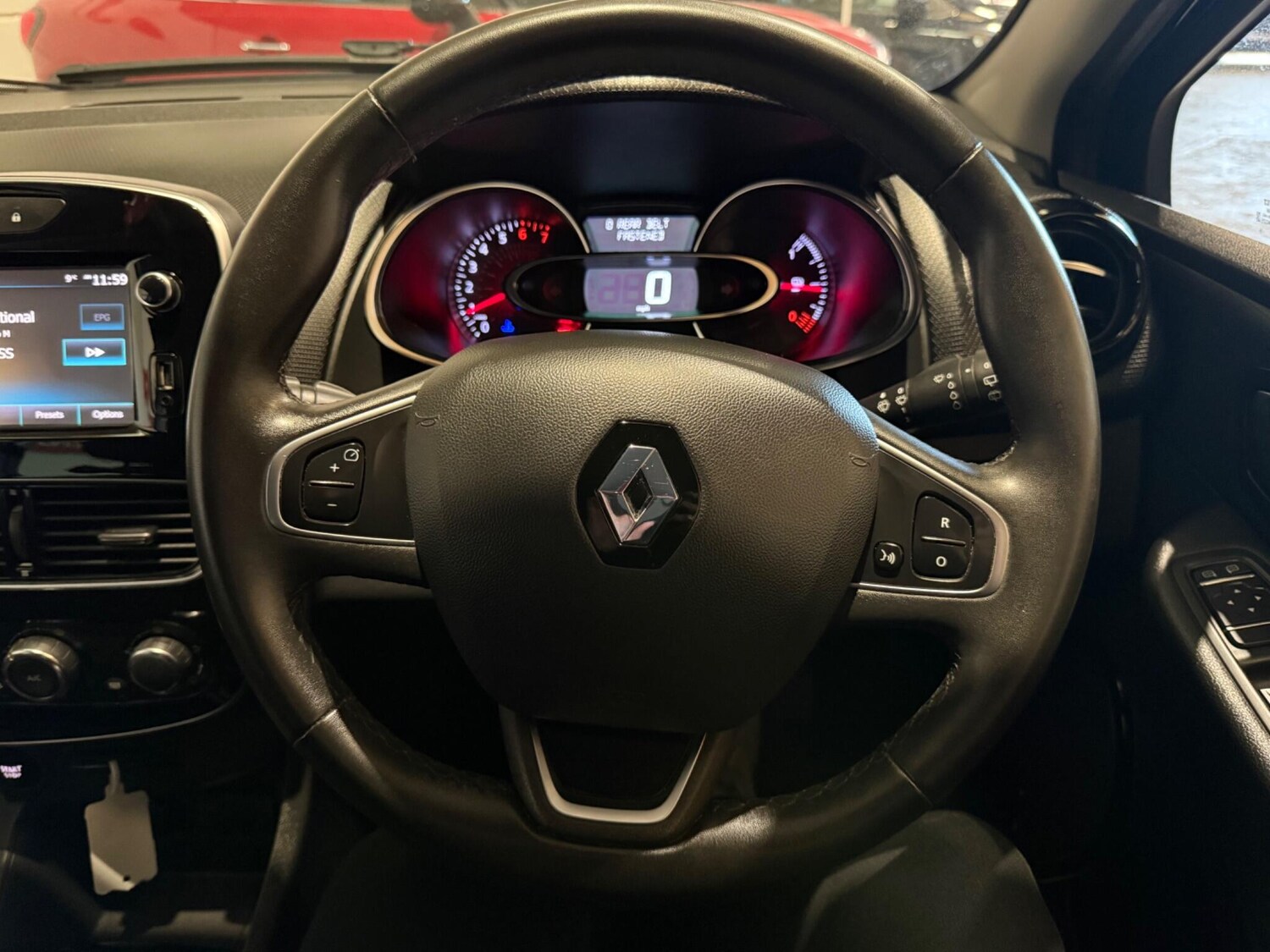 Used Renault Clio 2018 for sale - 76913948: Photo 30