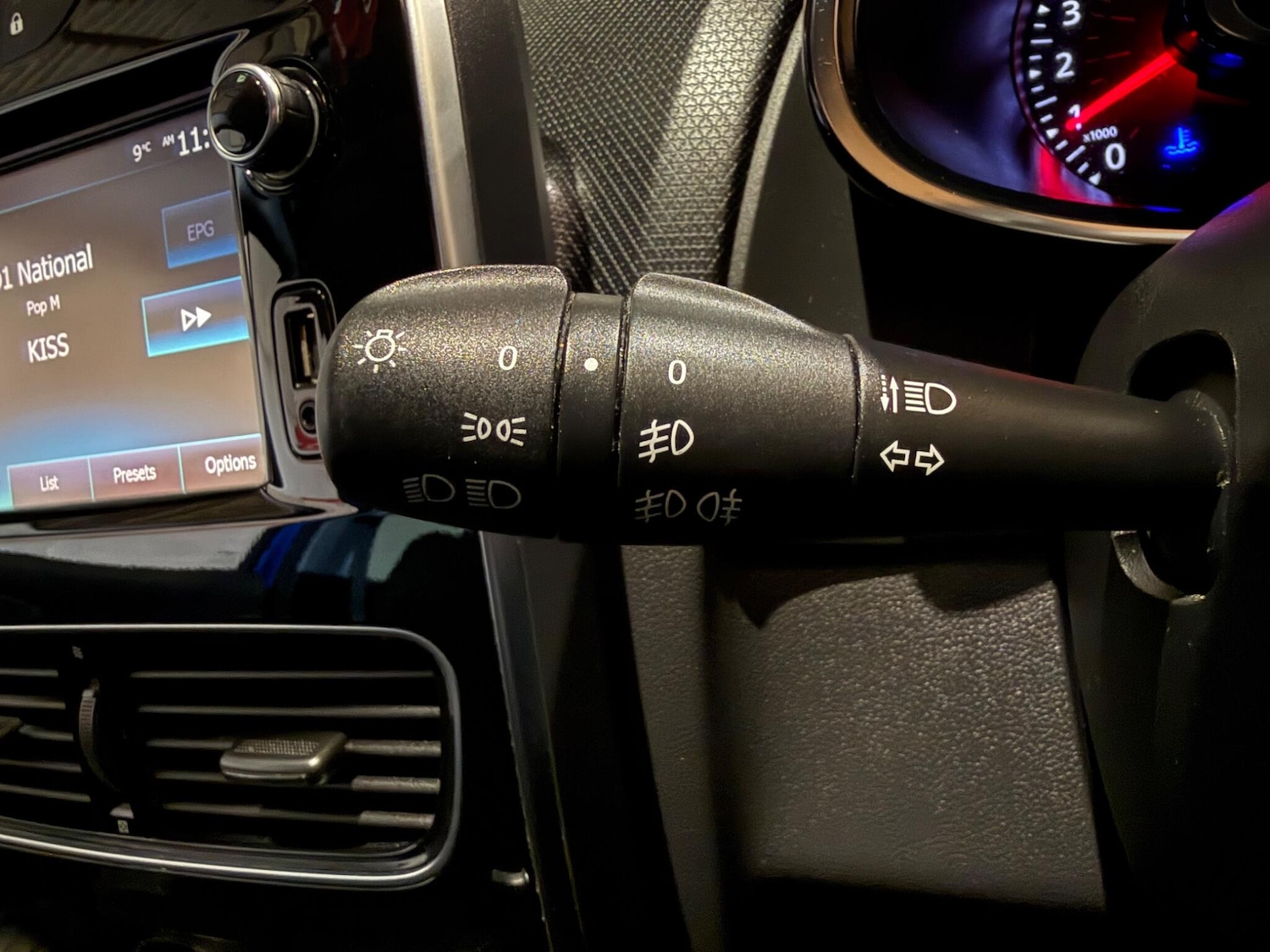 Used Renault Clio 2018 for sale - 76913948: Photo 35