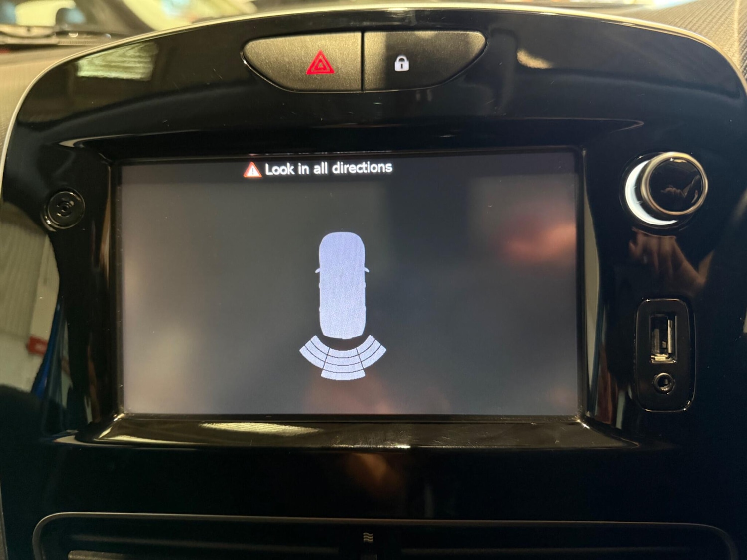 Used Renault Clio 2018 for sale - 76913948: Photo 47