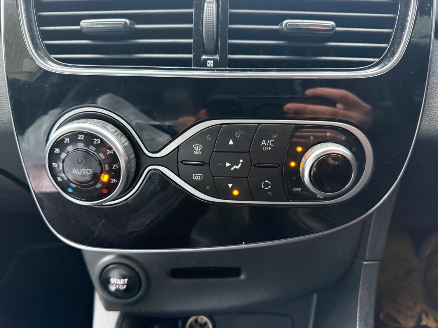 Used Renault Clio for sale - 77455327: Photo 16