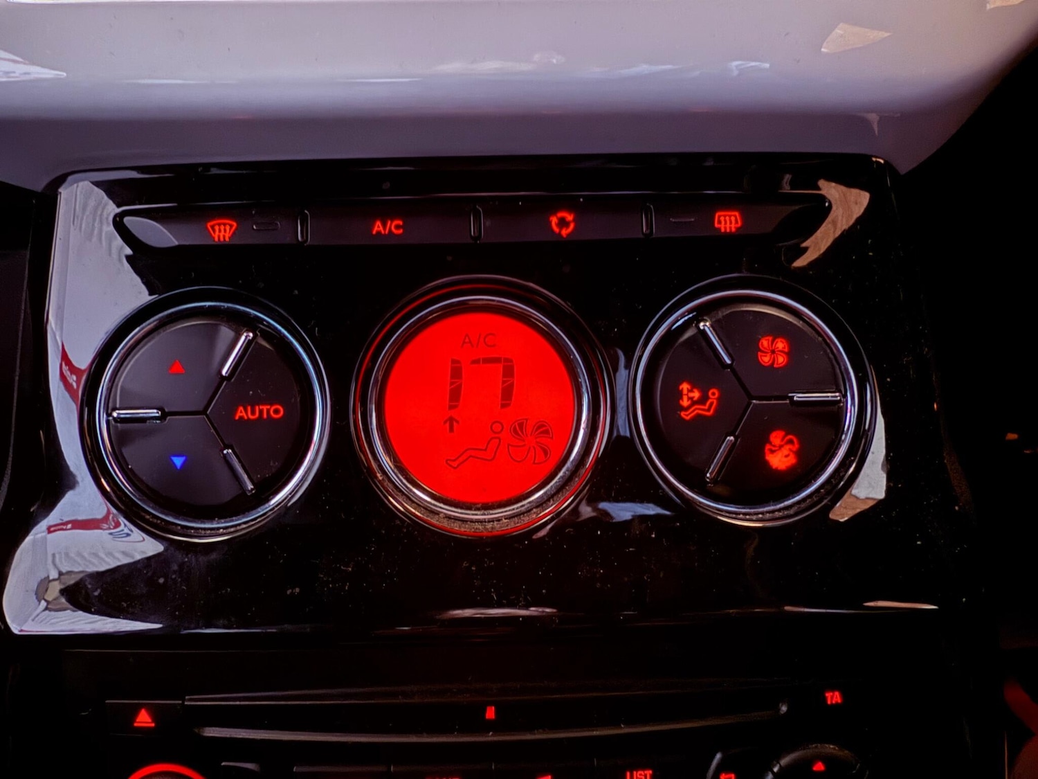 Used Citroen DS3 2015 for sale - 76832826: Photo 33