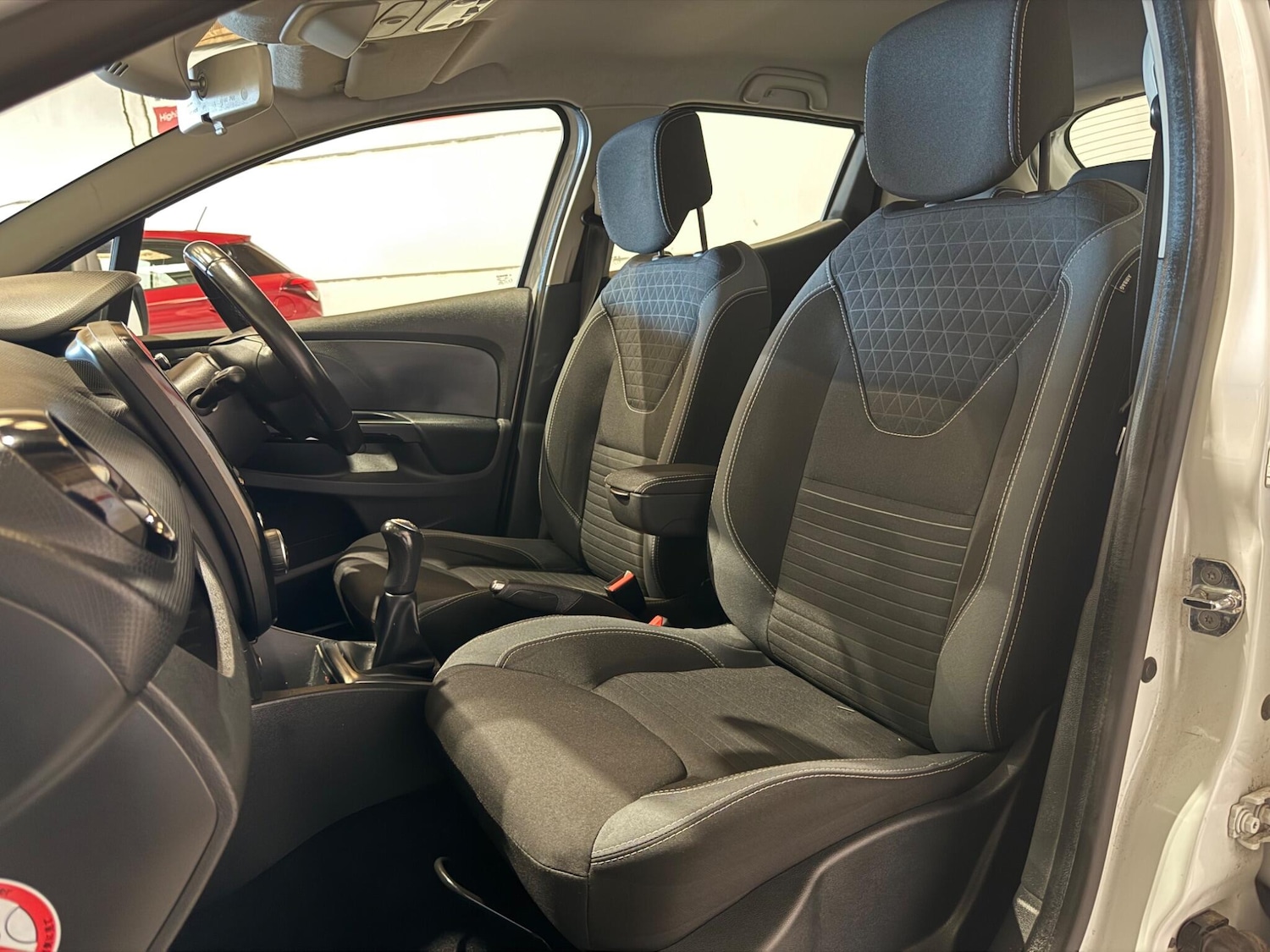 Used Renault Clio 2016 for sale - 76913470: Photo 17