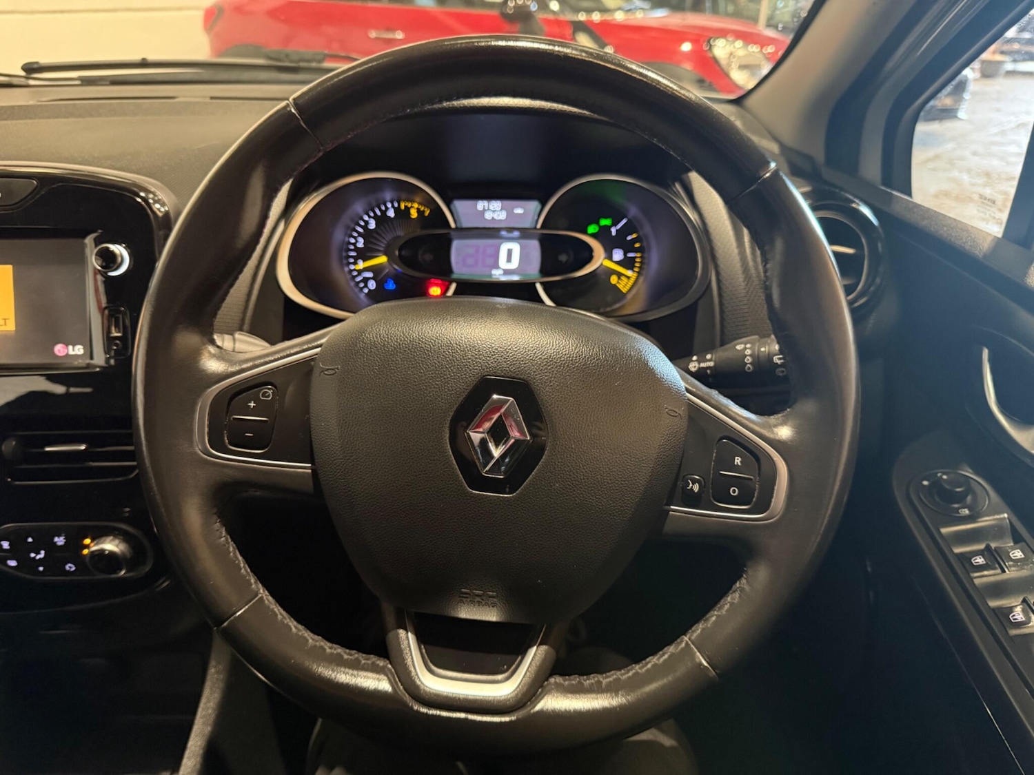 Used Renault Clio 2016 for sale - 76913470: Photo 24