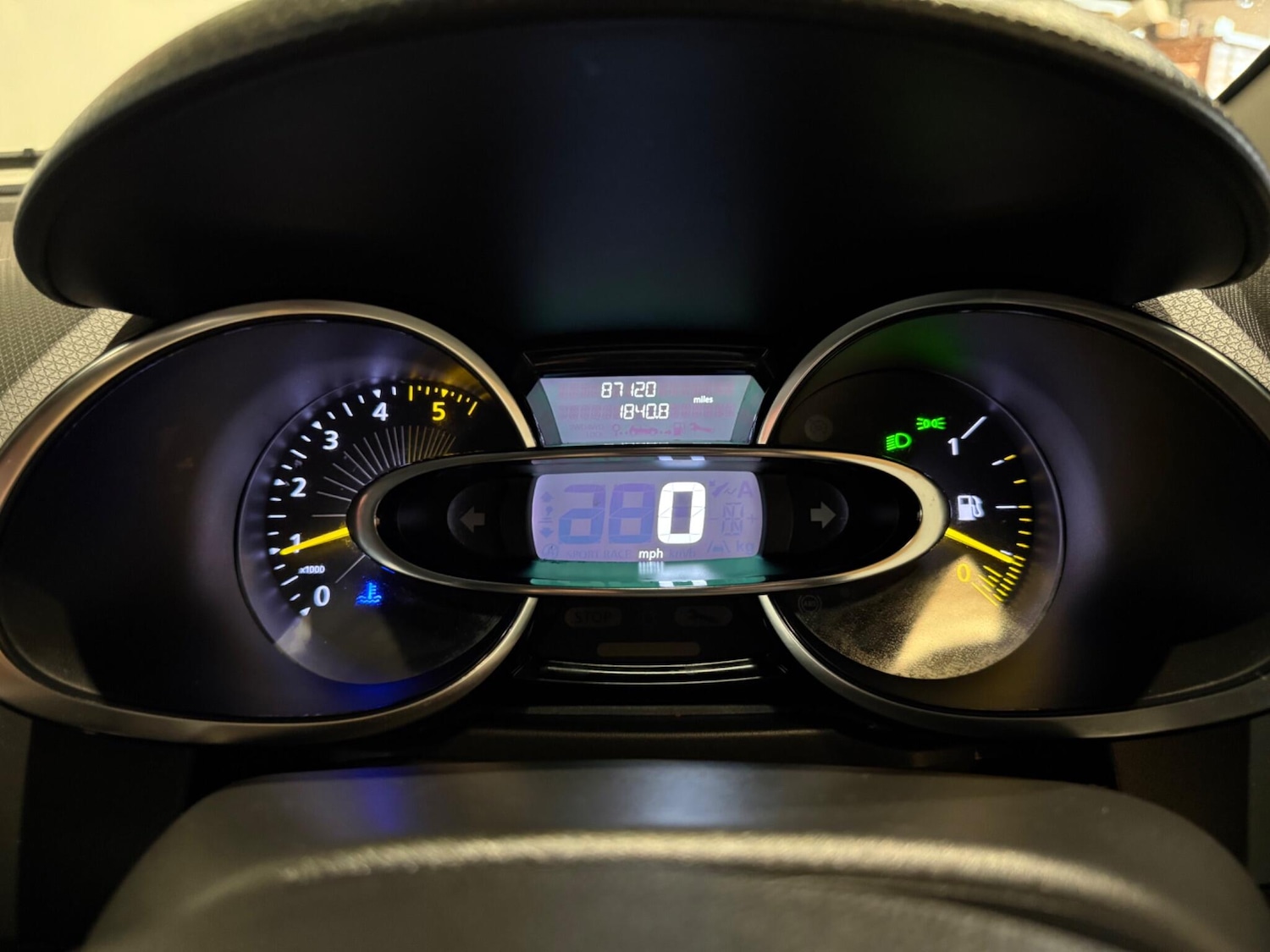 Used Renault Clio 2016 for sale - 76913470: Photo 30