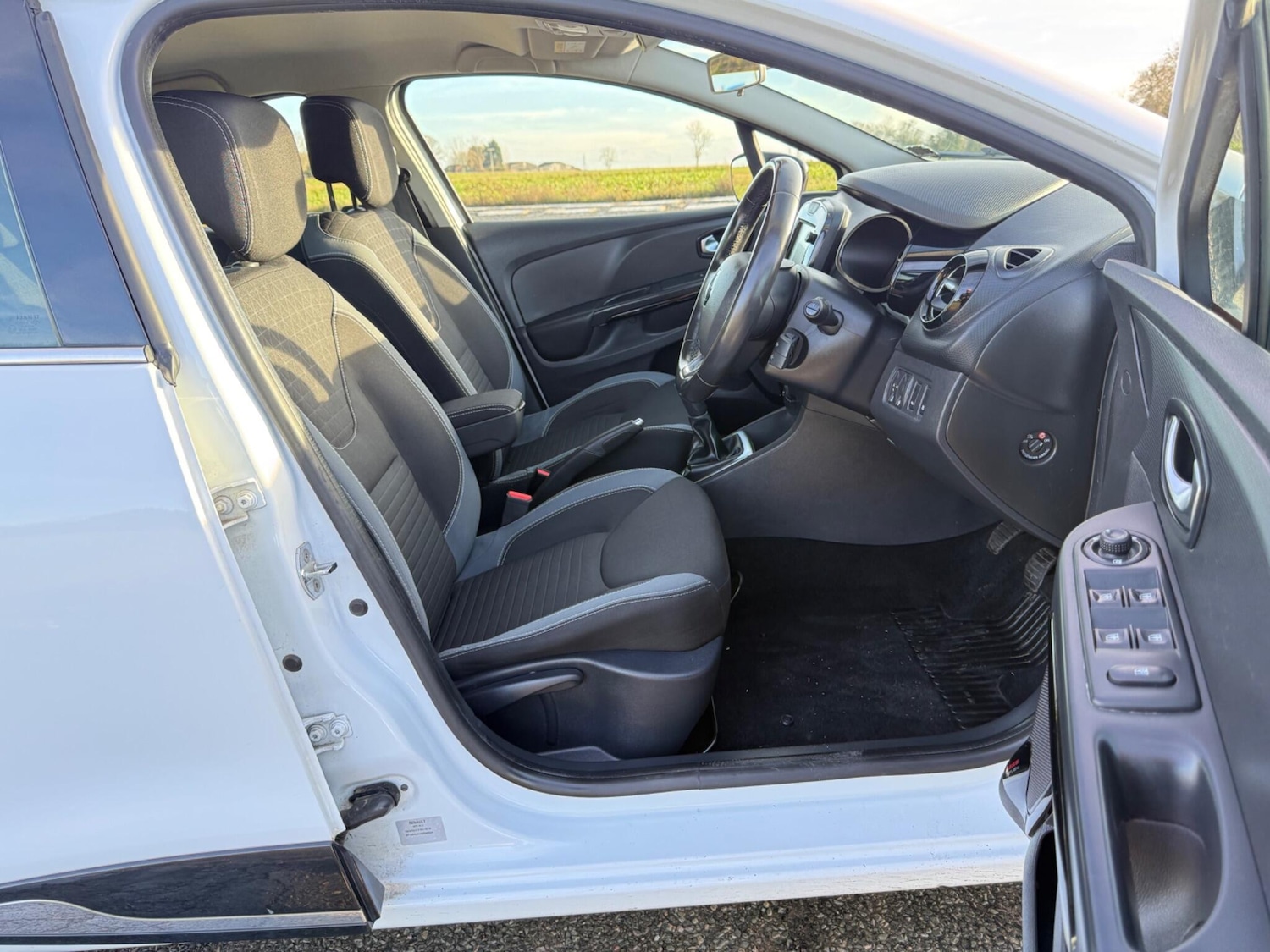 Used Renault Clio 2016 for sale - 76913470: Photo 48