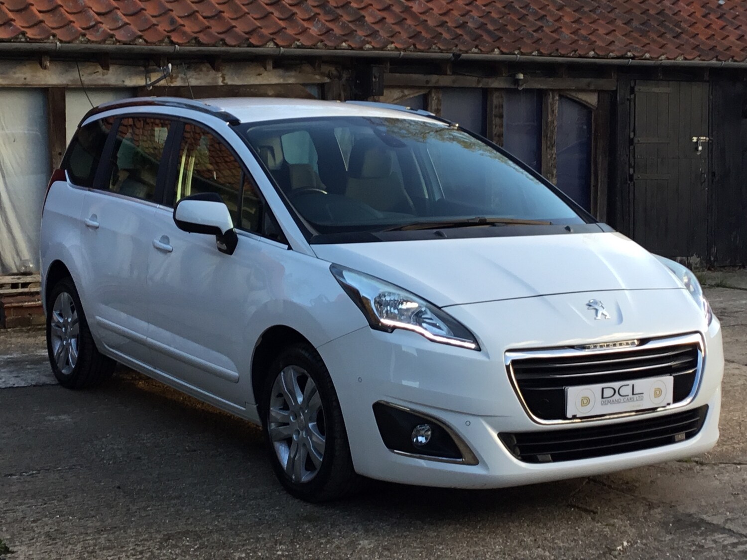 Used Peugeot 5008 2015 for sale - 76436466: Photo 3